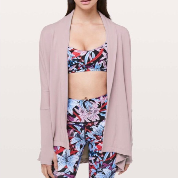 Lululemon Back In Action Wrap RARE, 6